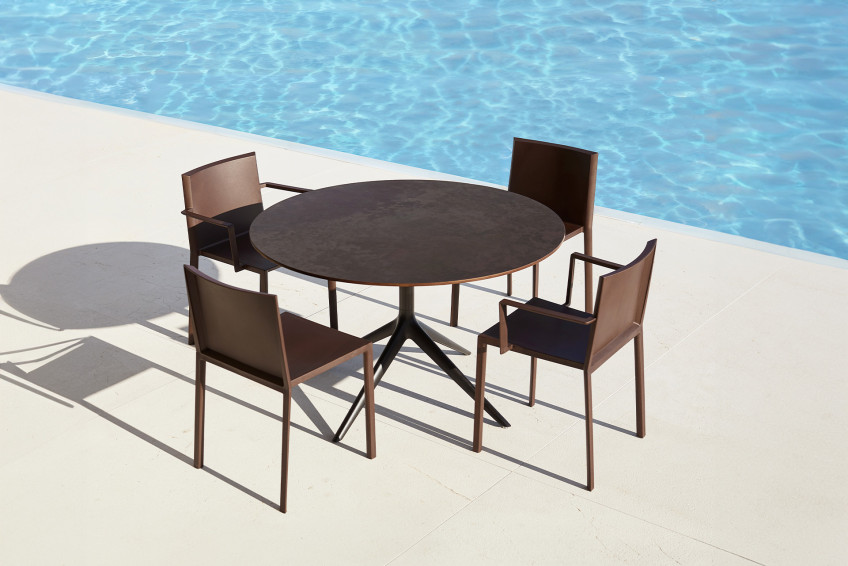 Vondom-Mari-Sol-outdoor-table-Eugeni-Quitllet 0003 13